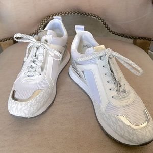 💗” Michael Kors, women’s stylish sneakers”💗